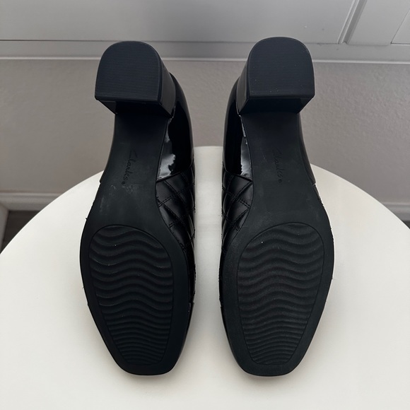 Clarks Tealia Sera  Black Quilted/Cap Toe Leather Block Heel Pumps | Size 9 - Picture 5 of 11